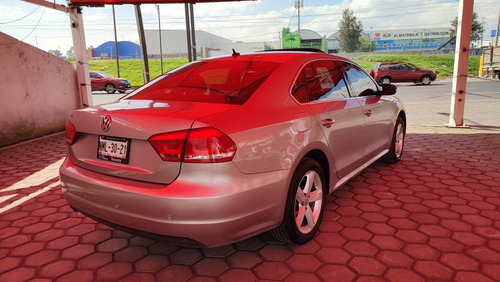 Imagen 5 de 15 de Volkswagen Passat 2013 2.5 Sportline At