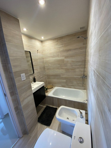 Venta Depto 1 Dormitorio Con Balcon Corrido Al Frente - A Estrenar