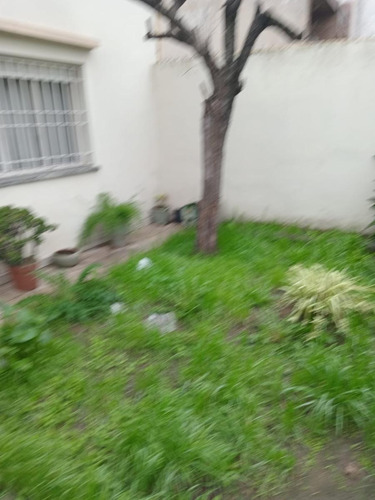 Vivienda Ph Al Frente De 3 Ambientes Con Entrada De Auto Y Jardín.