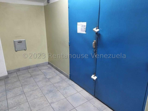 Y.t. Local Comercial En Alquiler, Catia Mls #24-1716