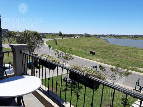 Impresionante Casa En Venta En El Country San Sebastian!