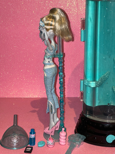 Monster High Dead Tired Lagoona Blue Con Hidrocapsula 1