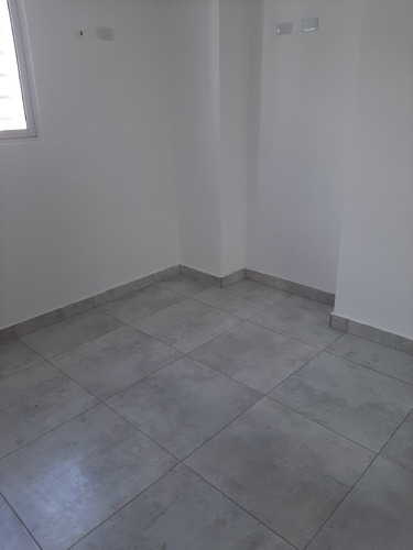 Imagen 5 de 12 de Apartamento Sin Amoblar Zona Centrica, D.n.