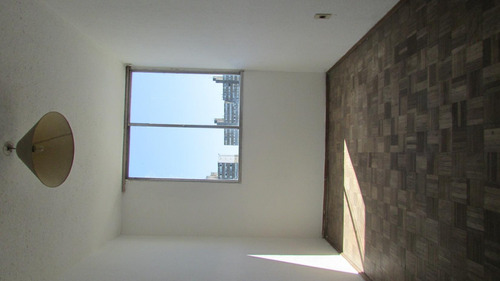 Venta De Apartamento Al Frente 2 Dormitorios. En Malvín Alto