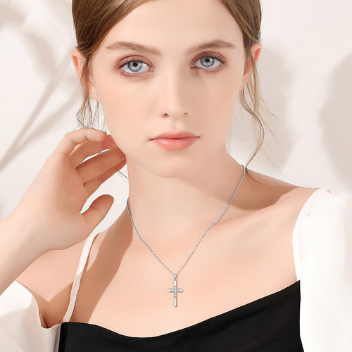 Colar De Cruz De Diamante Bethza Para Mulheres Com Pingente