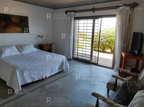 Imagen 18 de 30 de Importante Casa En Alquiler, Con Pileta, Vista Al Mar Y Muy Bien Ubicada El Chorro, Manantiales, Uruguay
