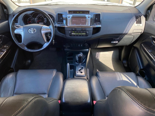 Toyota Hilux SW4 3.0 SRV 4X4 7 LUGARES 16V TURBO INTERCOOLER DIESEL 4P AUTOMÁTICO