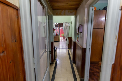 Venta De Casa 2 Dormitorios Con Cochera En Rosario - Humberto Primo Al 1500