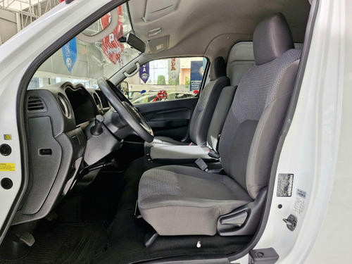 Nissan Urvan 4p Amplia L4/2.5 Man A/A P/Seg