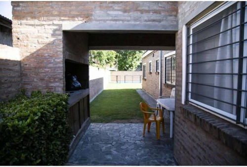 Imagen 3 de 8 de Hermosa Casa Super Amplia En Funes