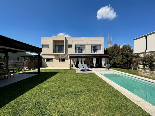 Casa En Venta 3 Dormitorios Apto Credito En Santa Catalina, Villanueva, Tigre
