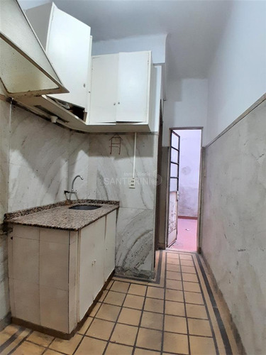 Venta De Casa 2 Dormitorios Centro, Yaguaron Y Mercedes., Ph, P. Baja C/patio