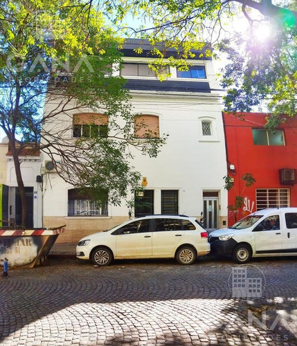 Casa De Pasillo En Barrio Martin, A Reciclar, Excelente Oportunidad.