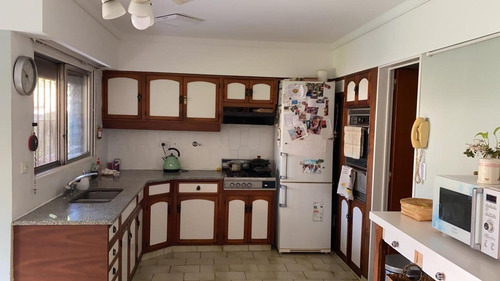 Imagen 11 de 29 de Muy Lindo Chalet 3 Pl 6 Amb C/av Y Dardo Rocha
