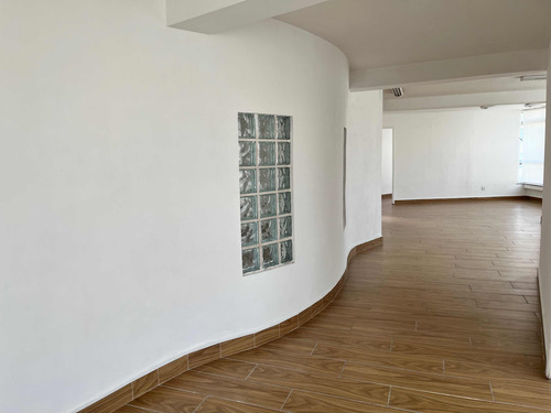 Sala Comercial Com Vista Magnifica Do Centro Histórico De Sp, Todo Reformado, Conjunto 1 Por Andar, Bem Ventilado E Com Portaria
