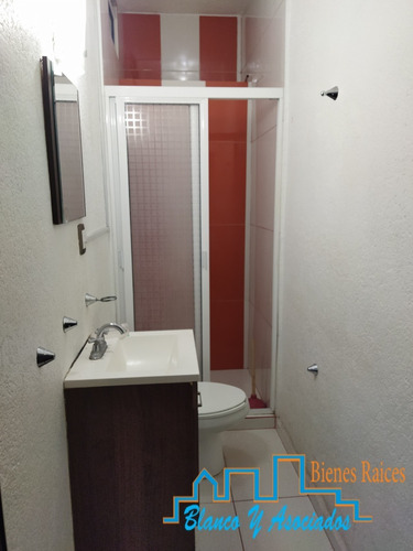 Habitación En Renta Metro Pinosuarez; Baño Propio; Todos Los Servicios; Ideal Una Pareja.