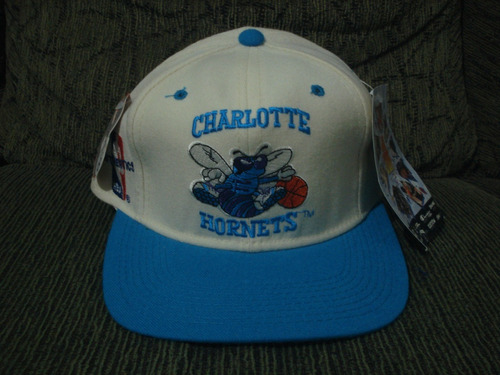 Boné Charlotte Hornets Blockhead 6 7/8 Anos 90