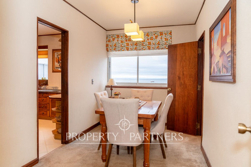 Elegante Duplex Con Hermosa Vista Al Estrecho Amob...