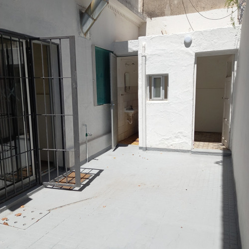 Imagen 11 de 19 de Dueño Vende Casa De Época Remodelada, Planta Baja, En Zona Tranquila De Pocitos. 120 Mts Cuadrados Superficie Total Del Terreno. Con Garaje Y Patio.