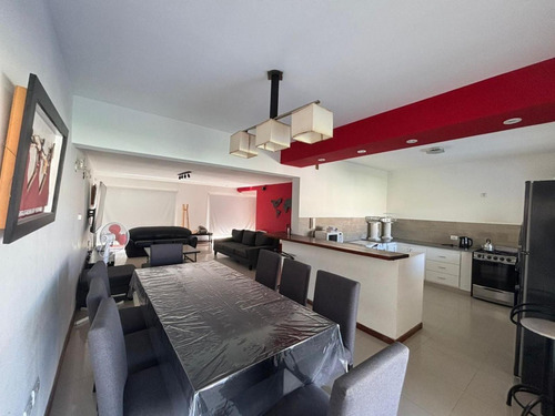 Casa En Venta - 4 Dormitorios 4 Baños - Necochea