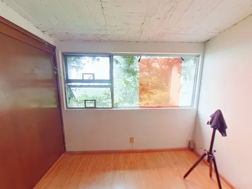 Casa Para Remodelar Con Amplios Espacios En Las Aguilas