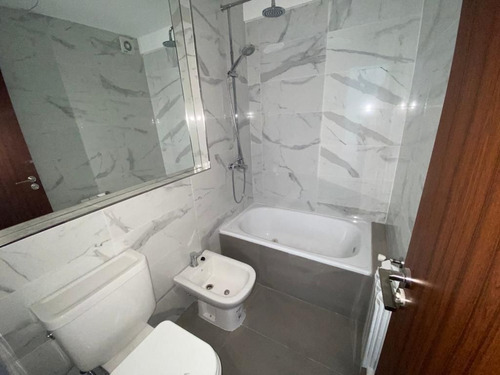Imagen 6 de 12 de Departamento En Venta De 1 Dormitorio C/ Cochera En Pichincha