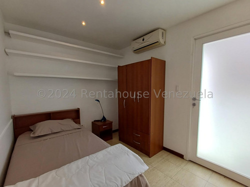 Apartamento En Alquiler En Campo Alegre Caracas. Vr 24-28866