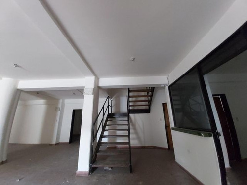 Imagen 23 de 30 de Local Comercial En Venta En Centro Barquisimeto Lara ++22-11158 */ M.c T. N° +0-4-2-4- 5.5.6. 5.7. 5.9 *--**