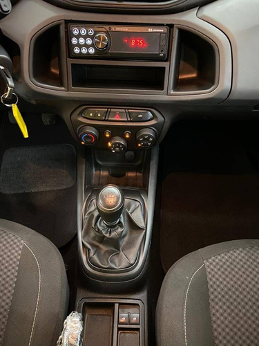 Imagem 6 de 10 de Chevrolet Onix 1.0 Mpfi Joy 8v Flex 4p Manual