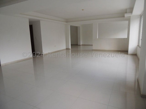 Apartamento A Estrenar, Con Excelente Ubicación El Parral 24-22142