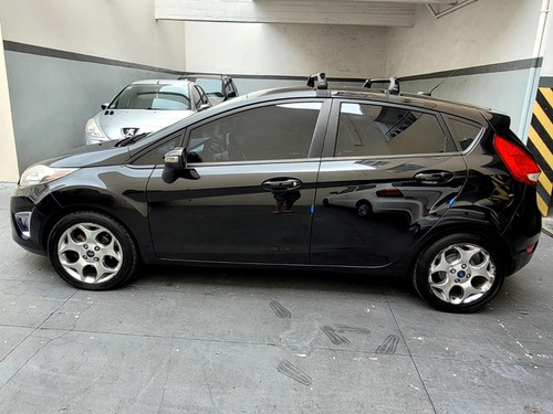 Vendo Ford Fiesta 1.6 5 P Titanium Kinetic Design Año 2011