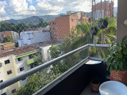 Apartamento, Laureles Hermoso Con Parqueadero