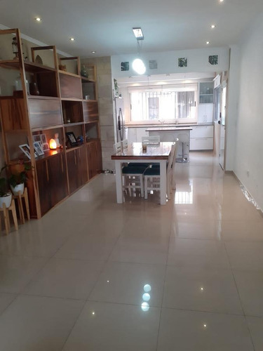 Imagen 5 de 19 de Casa 3 Ambientes Con Quincho, Pileta Y Dos Cocheras