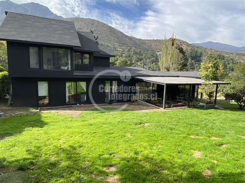 Casa En Venta De 4 Dorm. En Lo Barnechea - El Arrayán