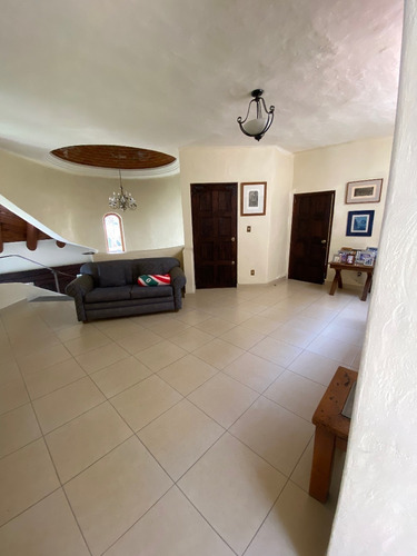 Casa Estilo Mexicano Contemporáneo En Jardines En La Montaña