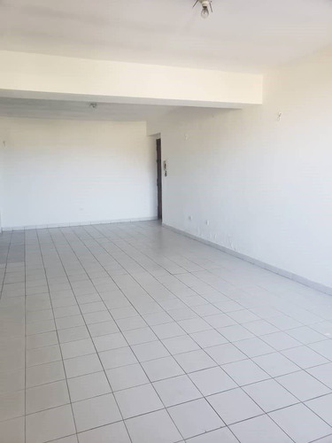 Hermoso Apartamento En Venta En Las Residencias Las Gaviotas, Estratégicamente Ubicado En La Urbanización Jorge Coll, Margarita. (a.p)