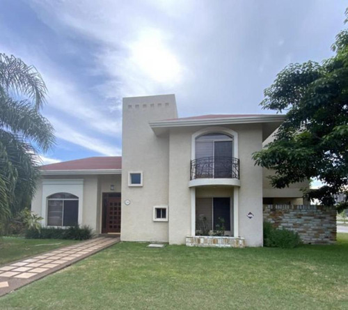 Casa Sola En Venta En Residencial Lagunas De Miralta, Altamira, Tamaulipas