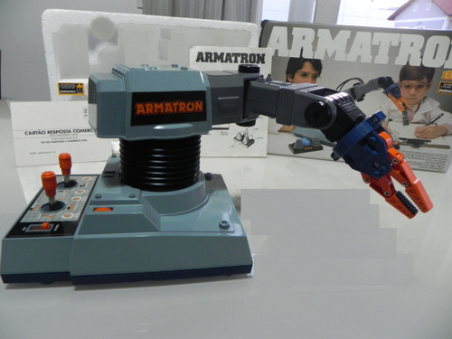 Brinquedo Tectoy Armatron Com Pilhas