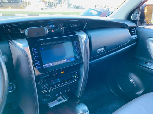 Imagem 10 de 15 de Toyota Hilux Sw4 2.8 Srx 4x4 7 Lugares 16v Turbo