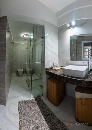 Venta De Departamento. Impecable 2 Amb. De 70 M2. Las Lomitas