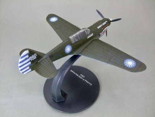 Avion Curtiss P-40 Warhawk Pintado Y Ensamblado 1/72