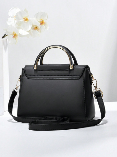 Bolso Rectangular Minimalista Con Solapa Y Asas Dobles