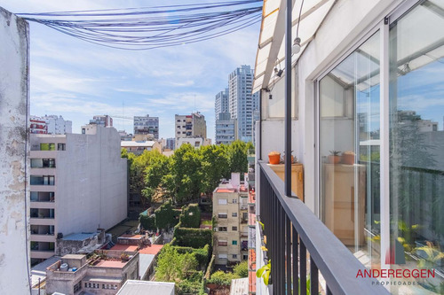 Bonpland 2300. Departamento De Dos Ambientes. Ultimo Piso. Se Accede Un Piso Por Escalera.