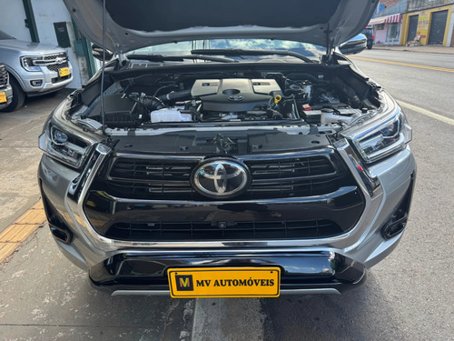 Toyota Hilux 2.8 D-4D TURBO DIESEL CD SRX LIMITED 4X4 AUTOMÁTICO