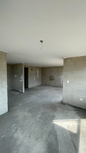 Apartamento En Mérida, Res. Vista Real. Se Recibe Vehículo Y Apartamento