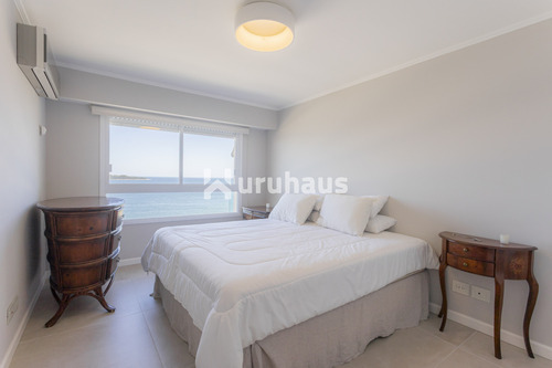 Venta Apartamento Tres Dormitorios Playa Mansa Primera Linea Edificio Coral Tower