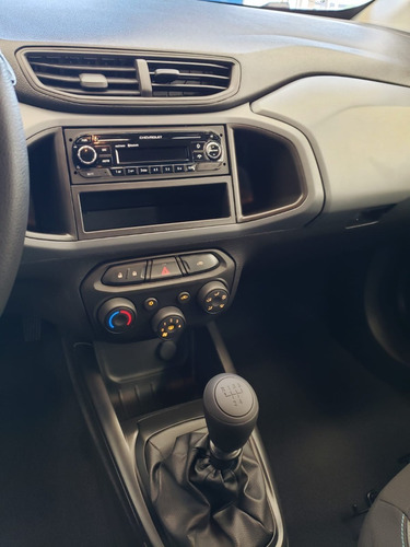 Imagen 16 de 22 de Chevrolet Onix Joy Black 5p 1.4 Ph