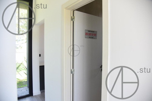 Casa En Venta 4 Ambientes En Naudir Escobar
