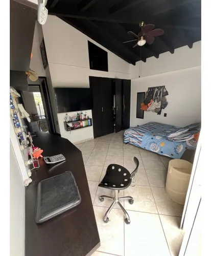 Rhbr-11857 Casa De 2 Niveles ( Poblado, Sector San Lucas)