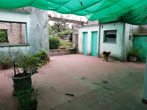Casa Sola Con Amplio Lote